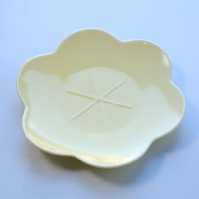 言花  17cm皿 黄梅 薄黄