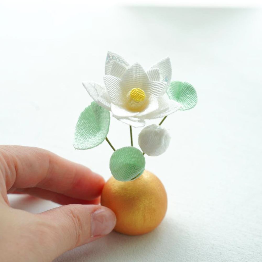 ちりめん白蓮華 ｜ 四季折々のおしゃれな和食器通販サイト FOURGRACE