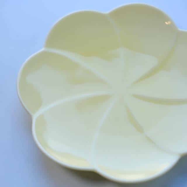 言花  17cm皿 立葵 薄黄