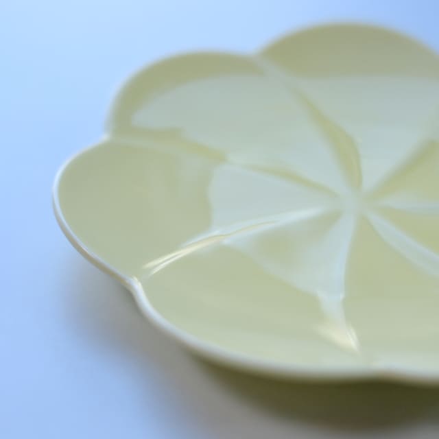 言花  17cm皿 立葵 薄黄