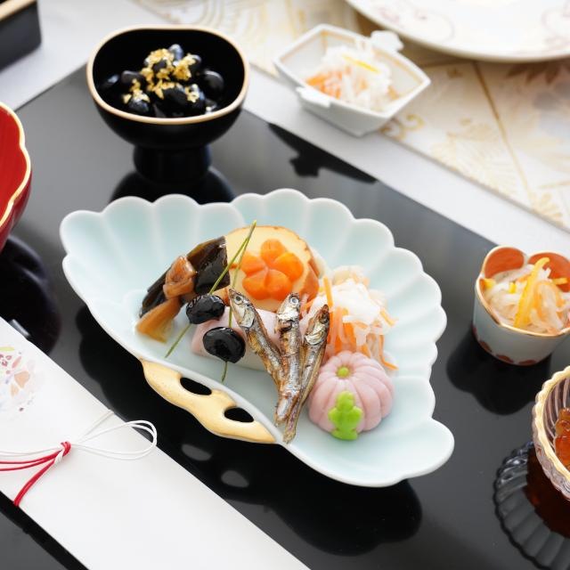 伊万里焼 畑萬陶苑：モイスト 青磁 金彩 花形皿 2枚セット☆