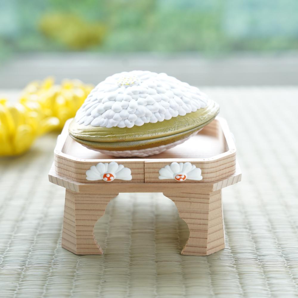 菊の置上蛤香合｜ 四季折々のおしゃれな和食器通販サイト FOURGRACE