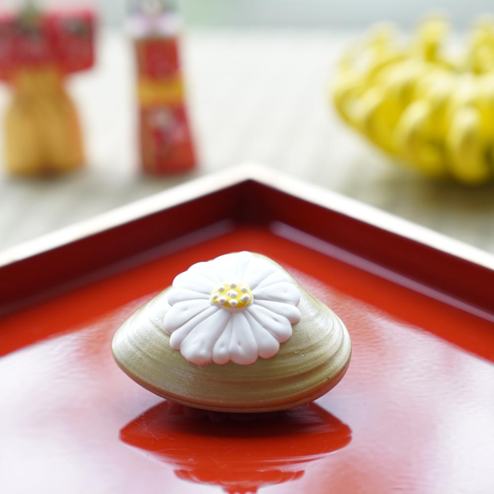 菊の置上蛤香合 豆サイズ｜ 四季折々のおしゃれな和食器通販サイト