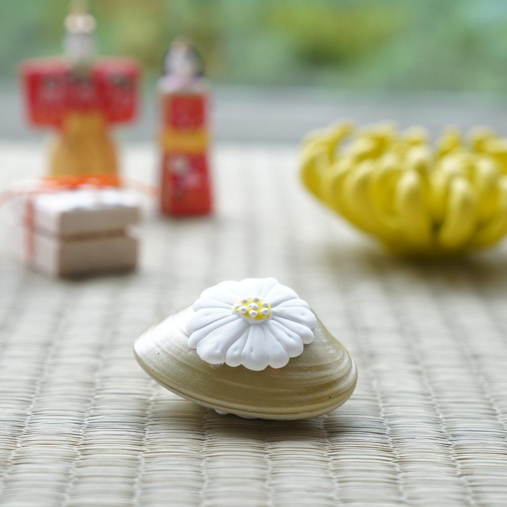 菊の置上蛤香合 豆サイズ｜ 四季折々のおしゃれな和食器通販サイト