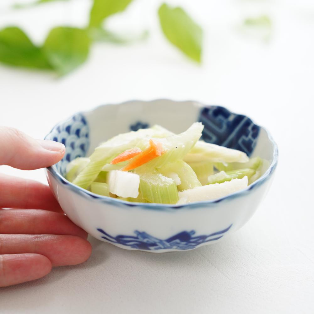 藍丸紋菊形6.8鉢 ｜ 四季折々のおしゃれな和食器通販サイト FOURGRACE