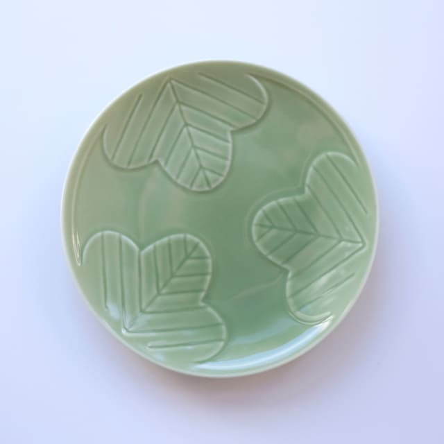 紋　12ｃｍ小皿 松　レリーフ 緑釉