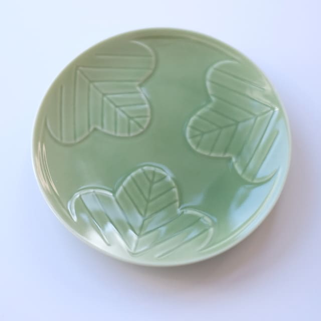 紋　12ｃｍ小皿 松　レリーフ 緑釉