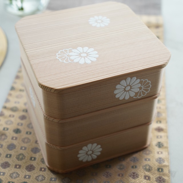 博多曲物　菊　三段重