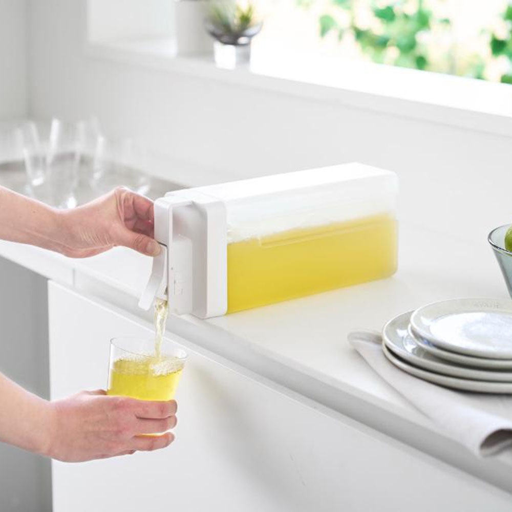 倒して置けてそのまま注げる冷水筒 タワー 2.2L ホワイト