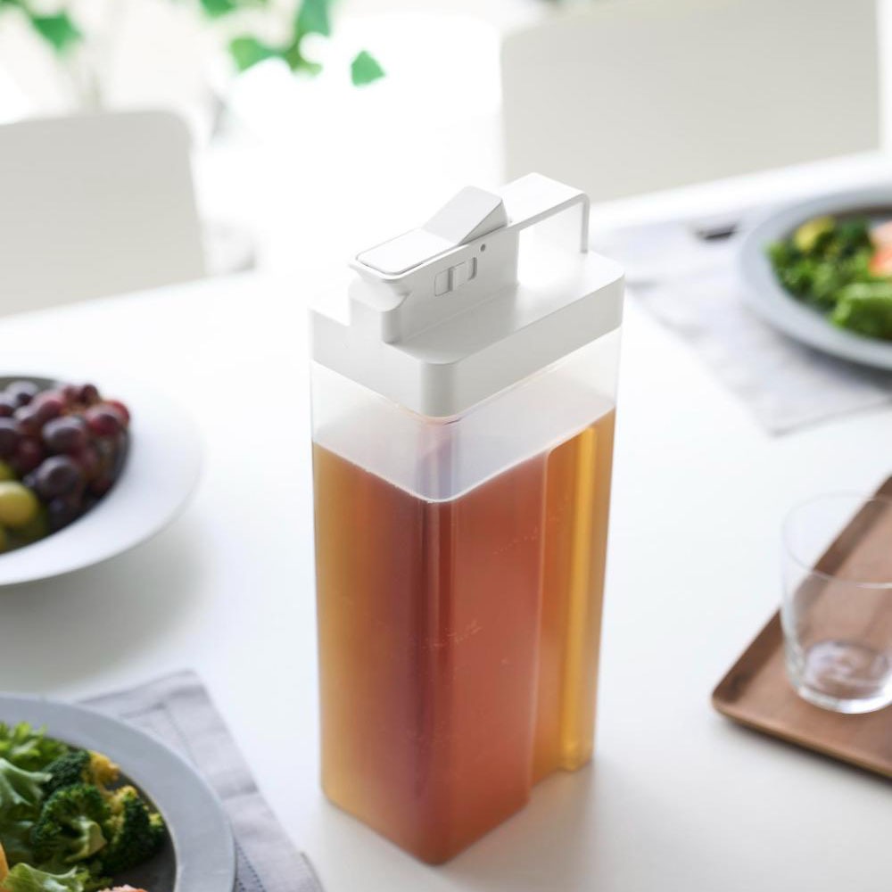 倒して置けてそのまま注げる冷水筒 タワー 2.2L ホワイト