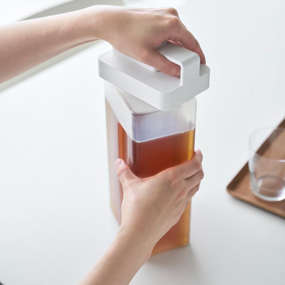 倒して置けてそのまま注げる冷水筒 タワー 2.2L ホワイト