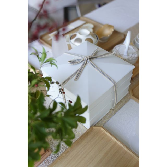サンプル品SALE│有田焼李壮窯　白磁ブラスト　家型三段重