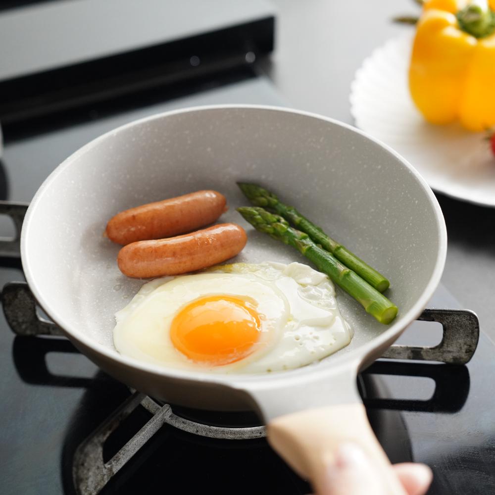 軽量フライパン エア 20cm｜ 四季折々のおしゃれな和食器通販サイト