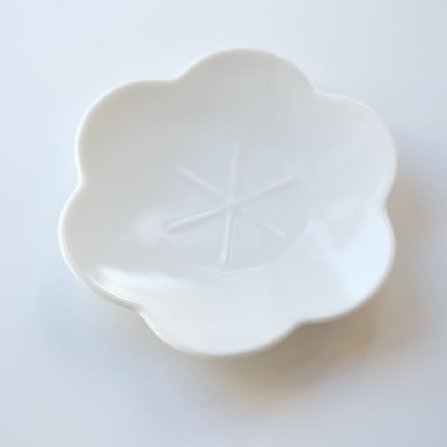 言花  11ｃｍ　小皿 黄梅 白