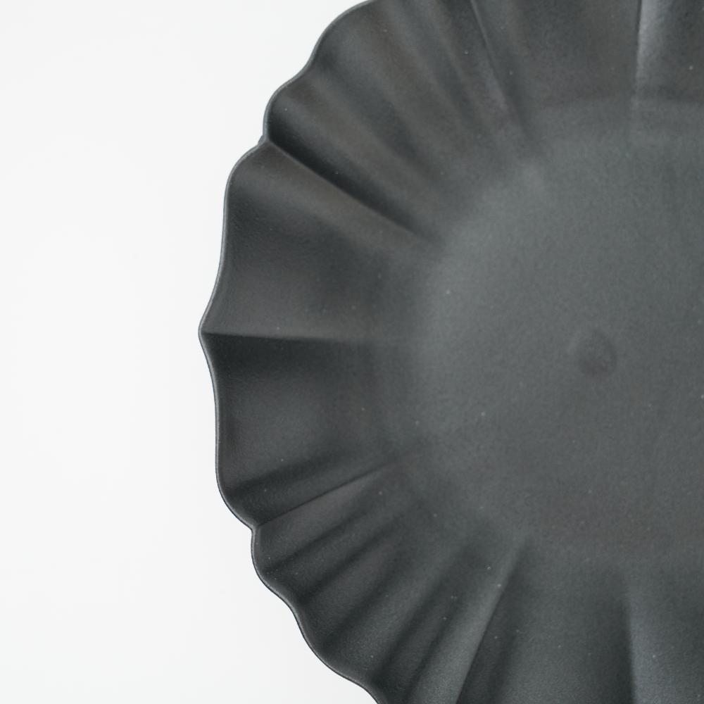 稜花２３㎝丸皿（墨）