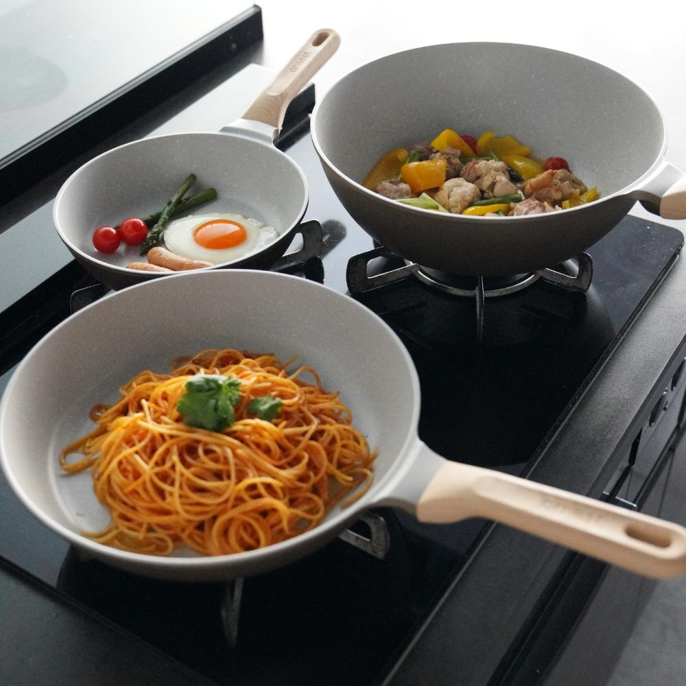 軽いフライパン エア 28cm 深型 IH対応