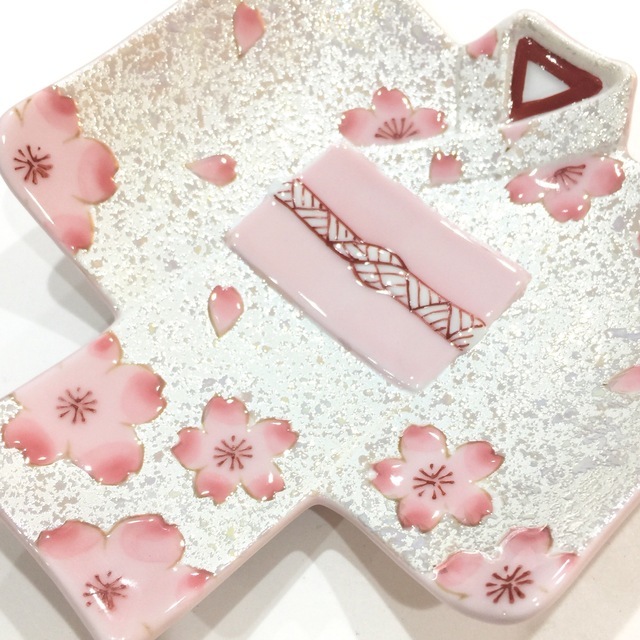 未使用 有田焼 桜絵 銘々皿5枚 お祝い　新生活　お花見　テーブルコーディネート 未使用 有田焼 桜絵 銘々皿5枚 お祝い 新生活 お花見 テーブル