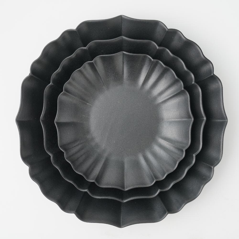 稜花１８㎝丸皿（墨）