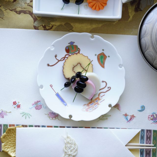 くらわんか　豆皿（5枚）白抜き　雪輪紋　裏：折れ松葉 くらわんか豆皿（5枚）白抜き雪輪紋裏：折れ松葉