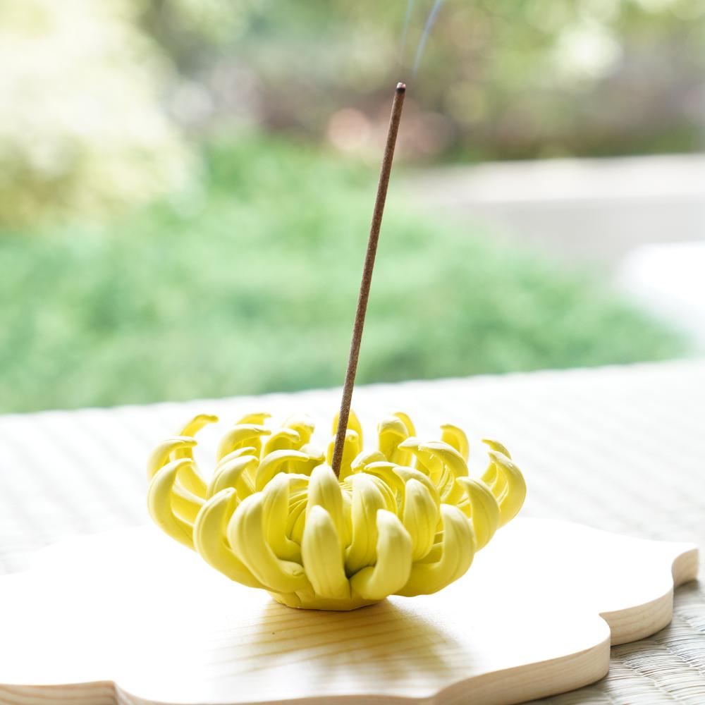 陶器の菊飾り(お香立て)薄黄色