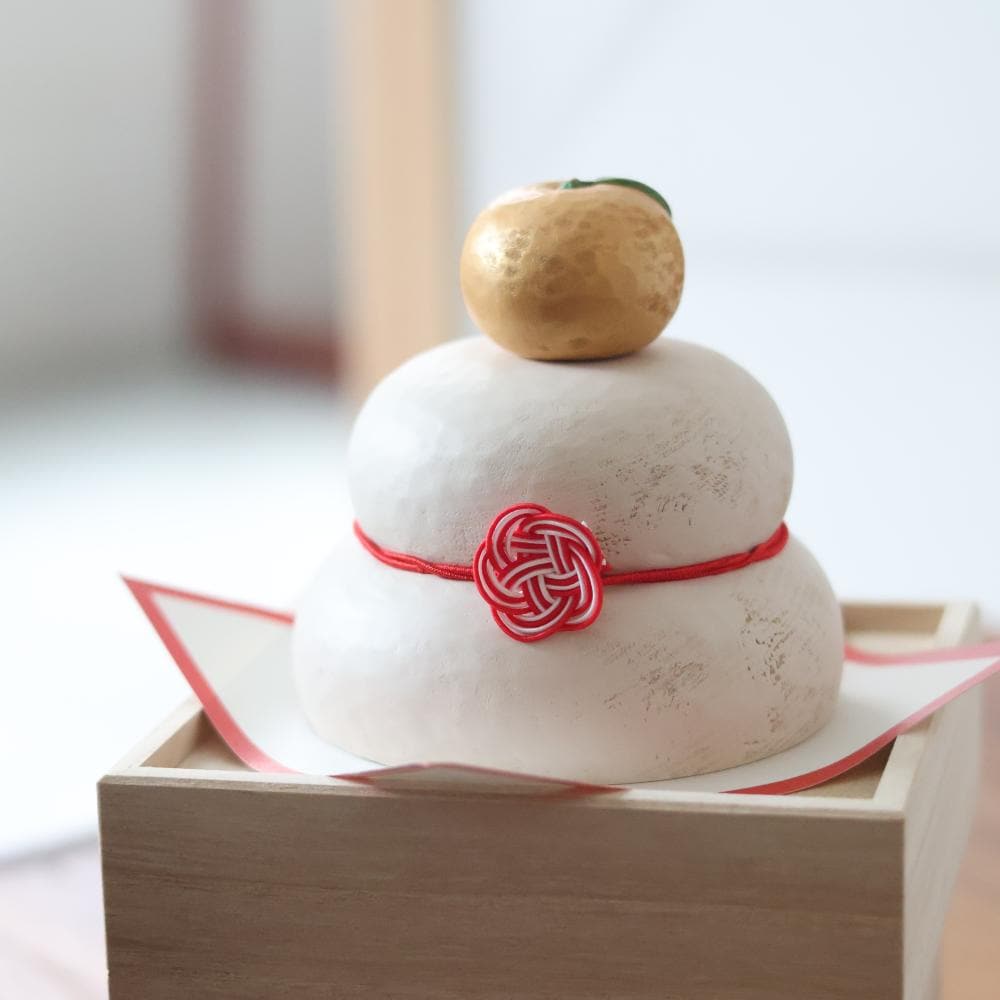 金運祈願の永世木彫り鏡餅 小｜ 四季折々のおしゃれな和食器通販サイト