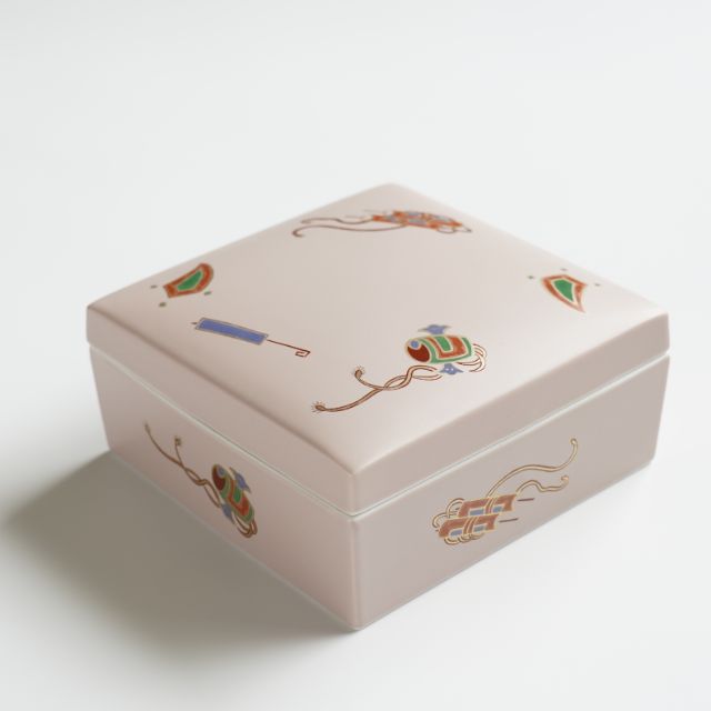 有田焼　宝尽くし　角蓋物　セラマット　ピンク