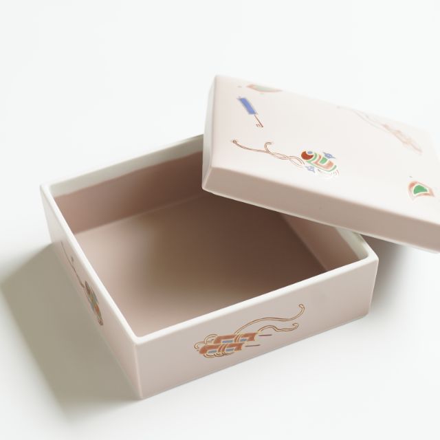 有田焼　宝尽くし　角蓋物　セラマット　ピンク