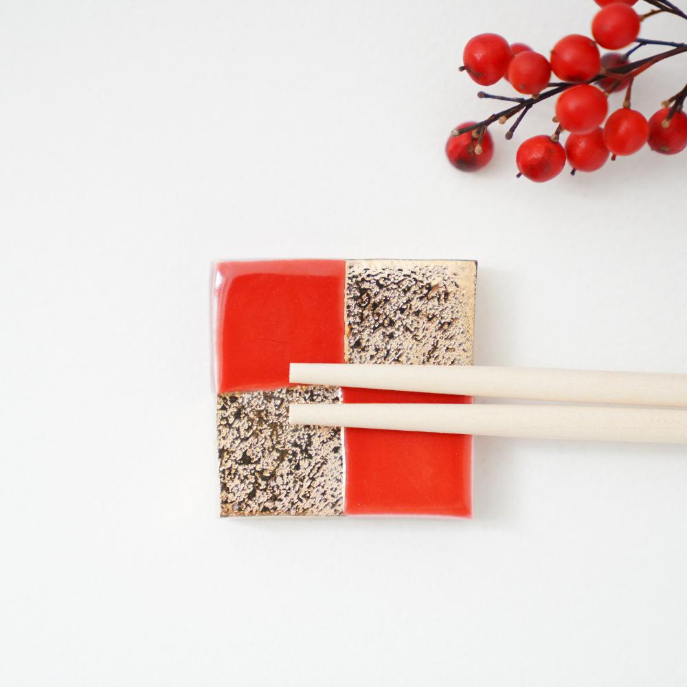 有田焼　4.5cm角箸置き　大　赤金市松（単品）