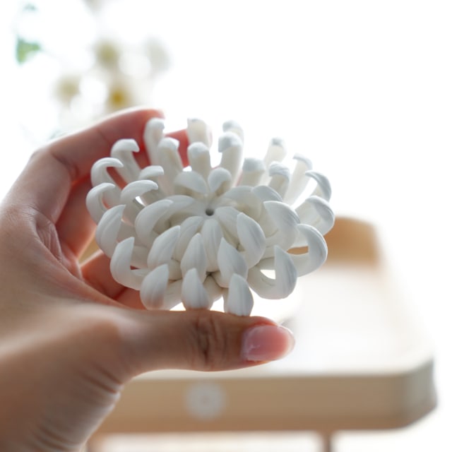 陶器の菊飾り(お香立て)