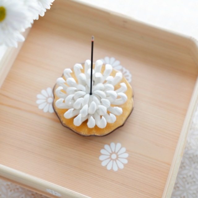 陶器の菊飾り(お香立て) ｜ 四季折々のおしゃれな和食器通販