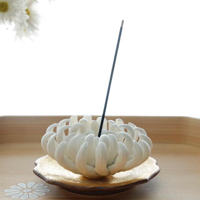 陶器の菊飾り(お香立て)