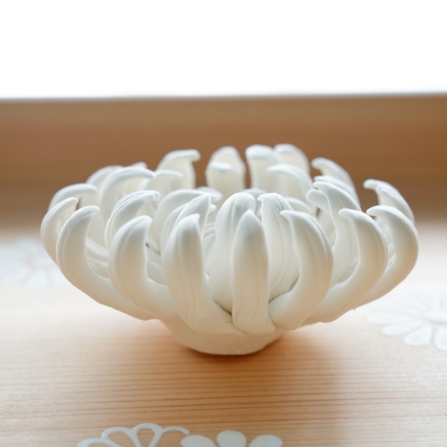陶器の菊飾り(お香立て)