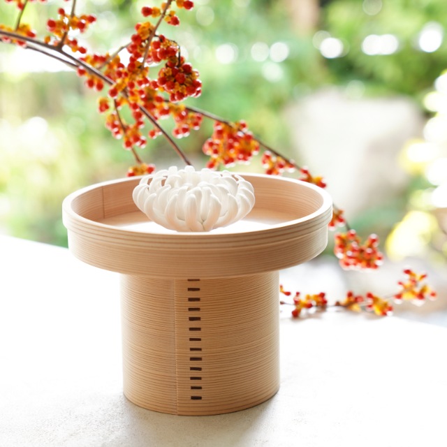 陶器の菊飾り(お香立て)