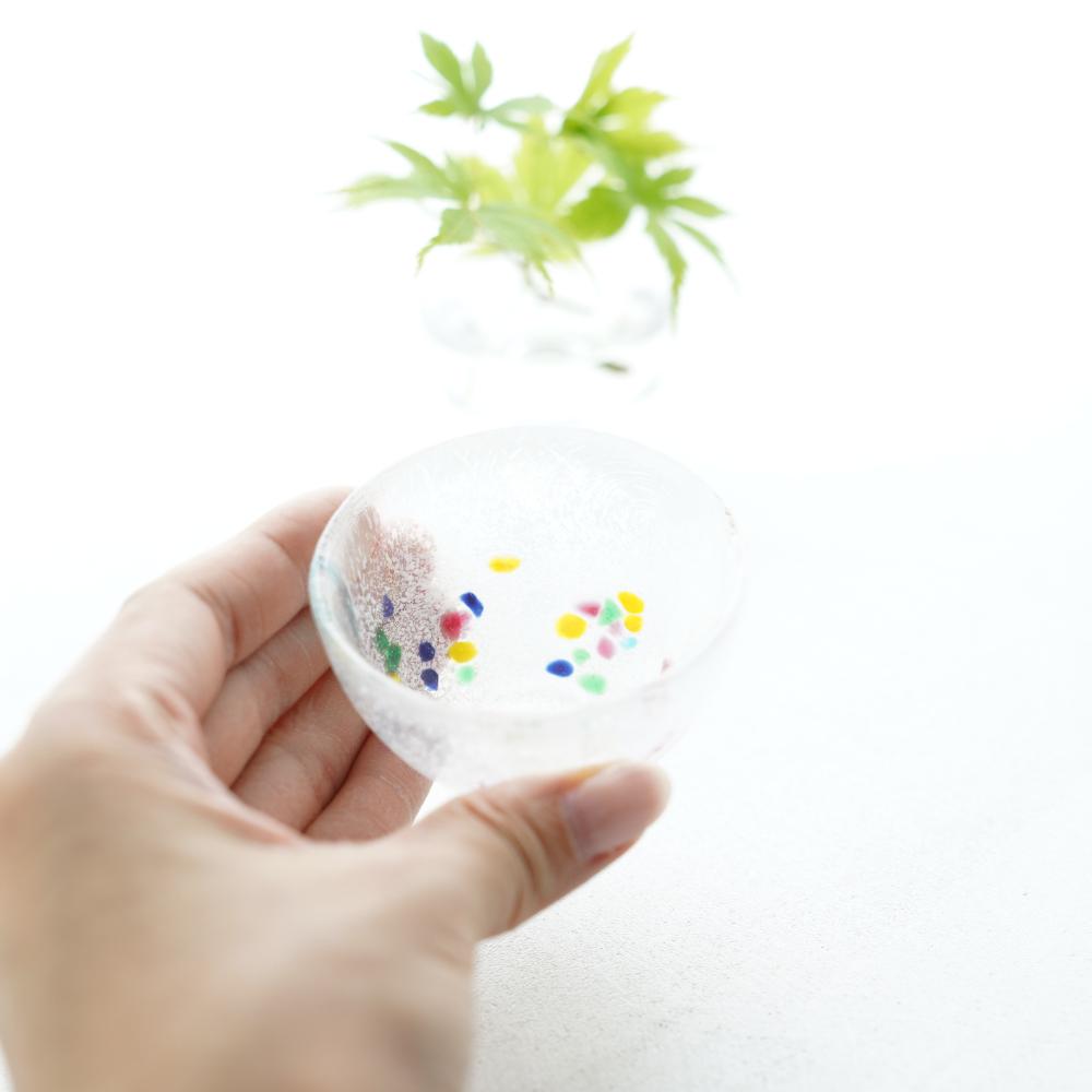 色ガラス 盃 ホワイト｜ 四季折々のおしゃれな和食器通販サイト