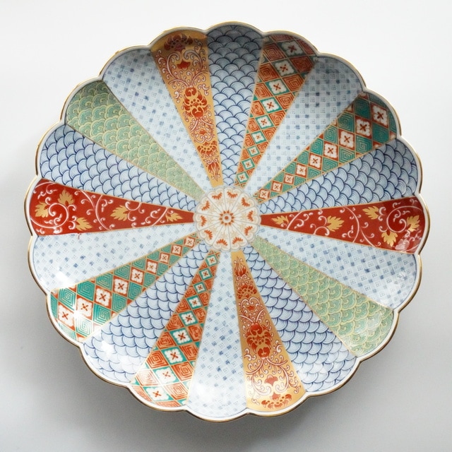 波佐見焼　菊割花地紋　８号皿