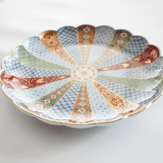 波佐見焼　菊割花地紋　８号皿