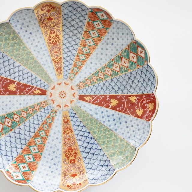 波佐見焼　菊割花地紋　８号皿