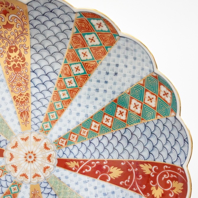 波佐見焼　菊割花地紋　８号皿