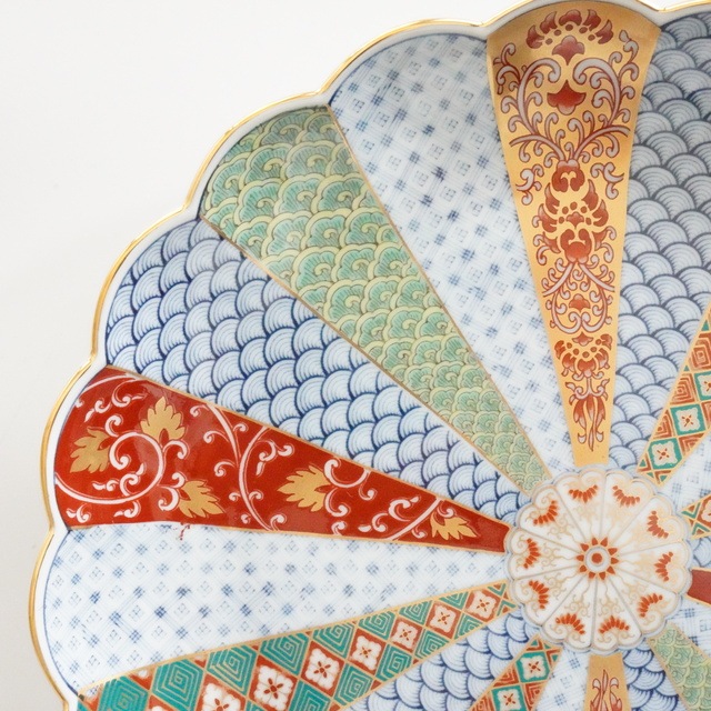 波佐見焼　菊割花地紋　８号皿