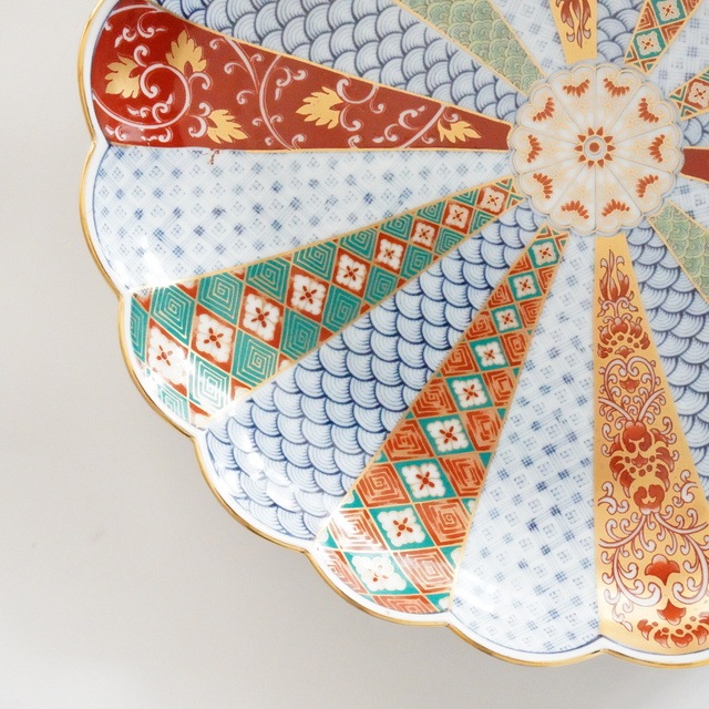 波佐見焼　菊割花地紋　８号皿