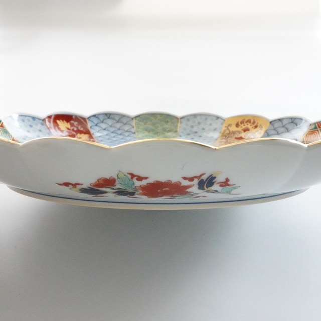 波佐見焼　菊割花地紋　８号皿