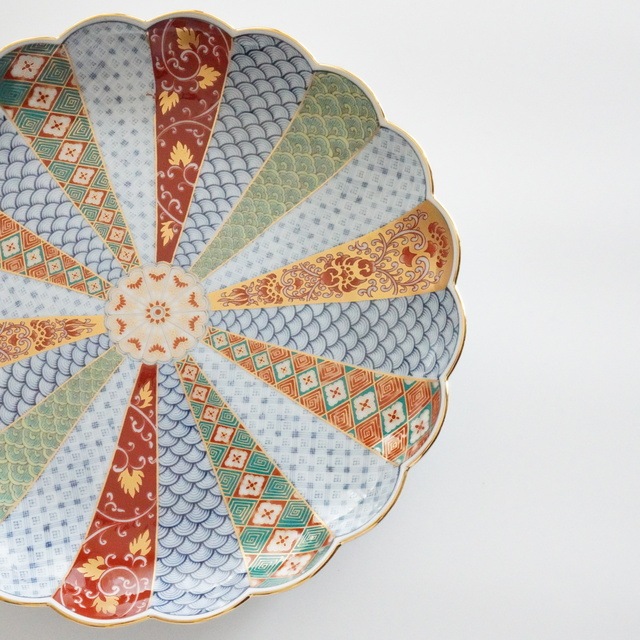 波佐見焼　菊割花地紋　８号皿