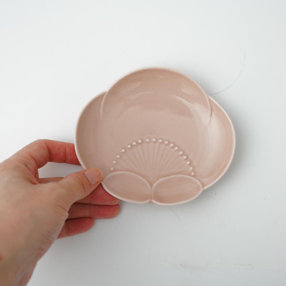 梅花 小皿（ピンク） ｜ 四季折々のおしゃれな和食器通販サイト