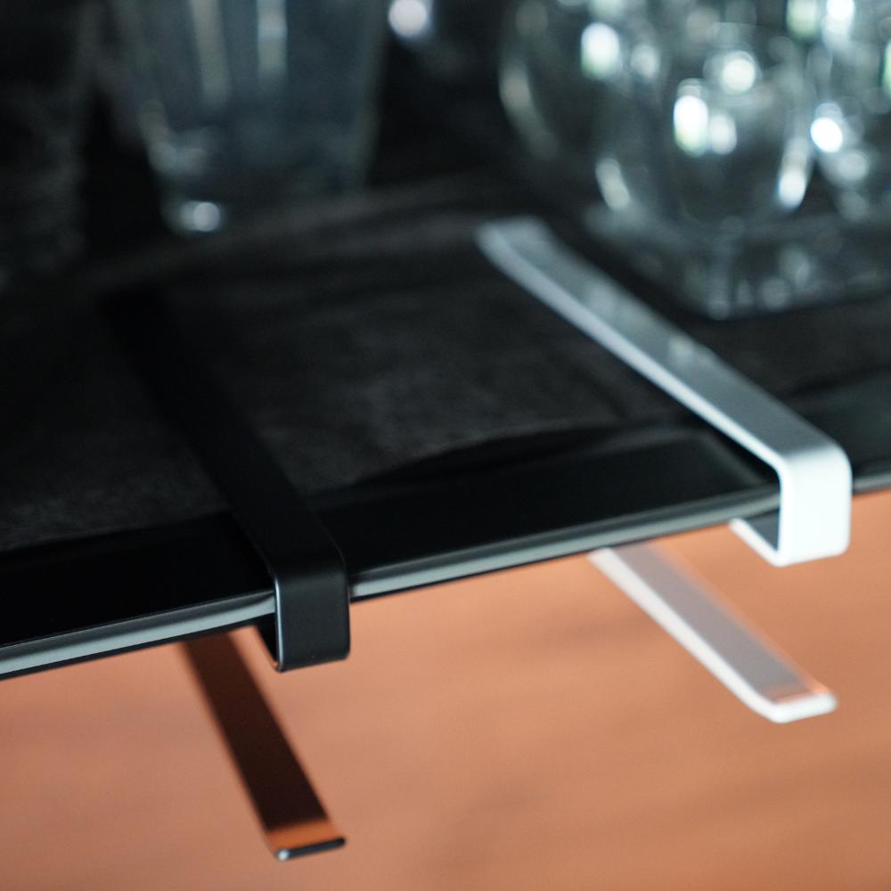 【アウトレット】キッチンペーパーホルダー　 (吊り下げ、吊戸棚、収納扉用）【ホワイト/ブラック】