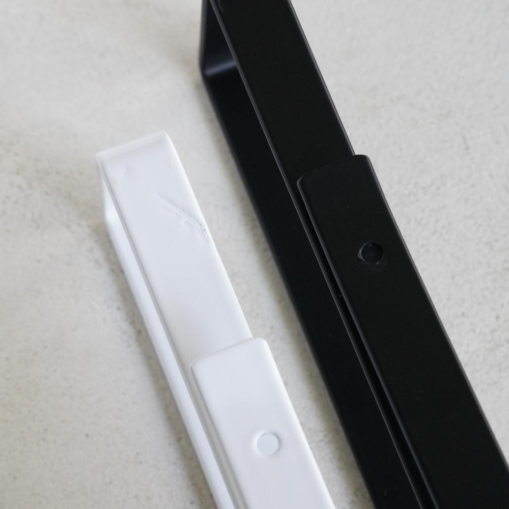 【アウトレット】キッチンペーパーホルダー　 (吊り下げ、吊戸棚、収納扉用）【ホワイト/ブラック】