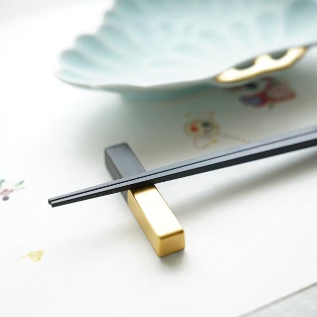 【陶器市】有田焼　黒マット金彩　ペア　カトラリーレスト（化粧箱入り） 3枚目