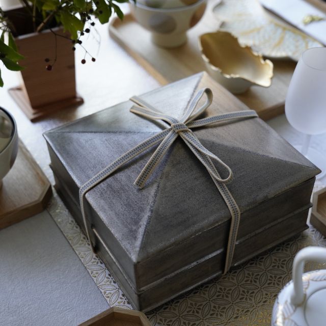 李荘窯 マンガン銀彩 家型七段重