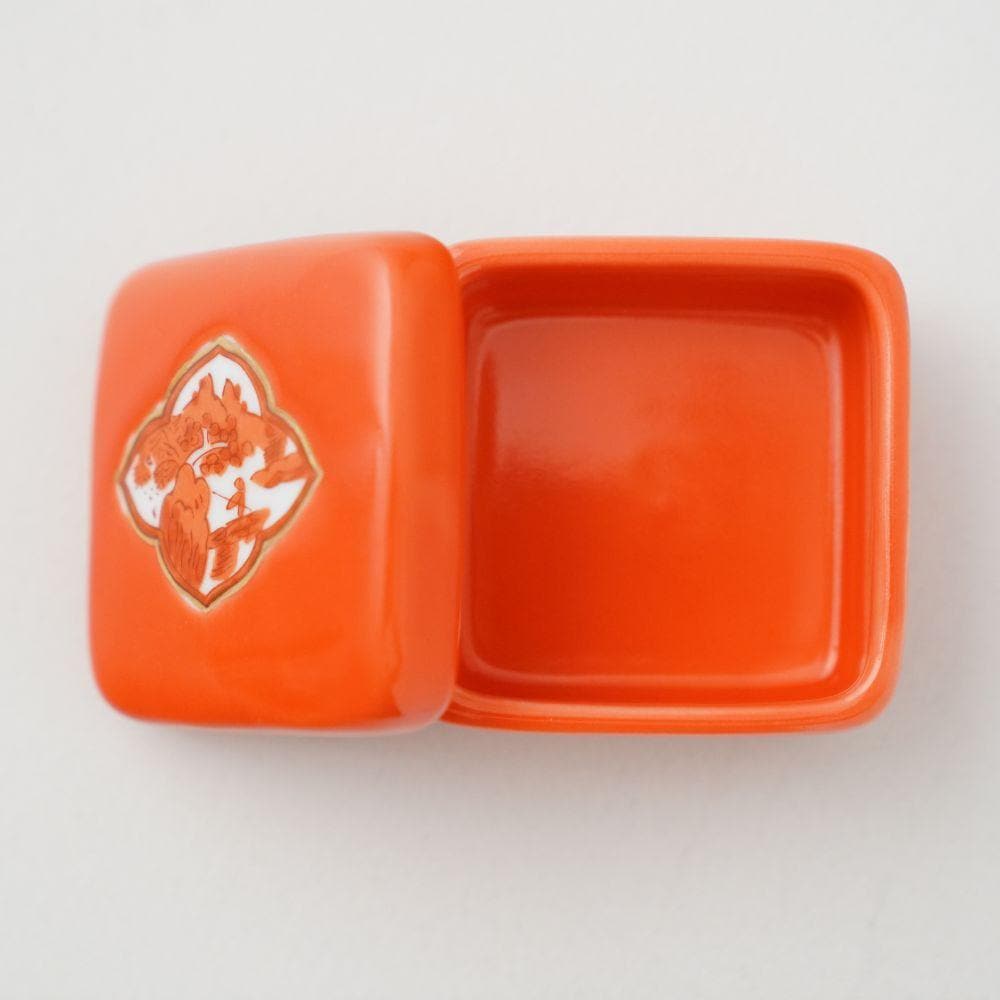 有田焼 赤絵金彩 木瓜山水 蓋付珍味　　　