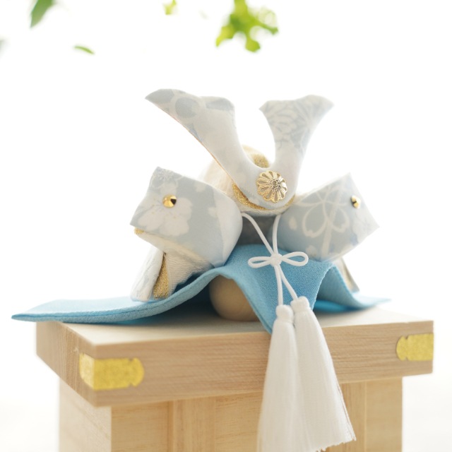 兜飾り　水色　長持ち付き　