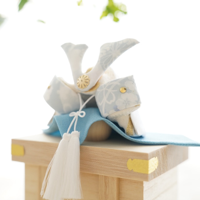 兜飾り　水色　長持ち付き　